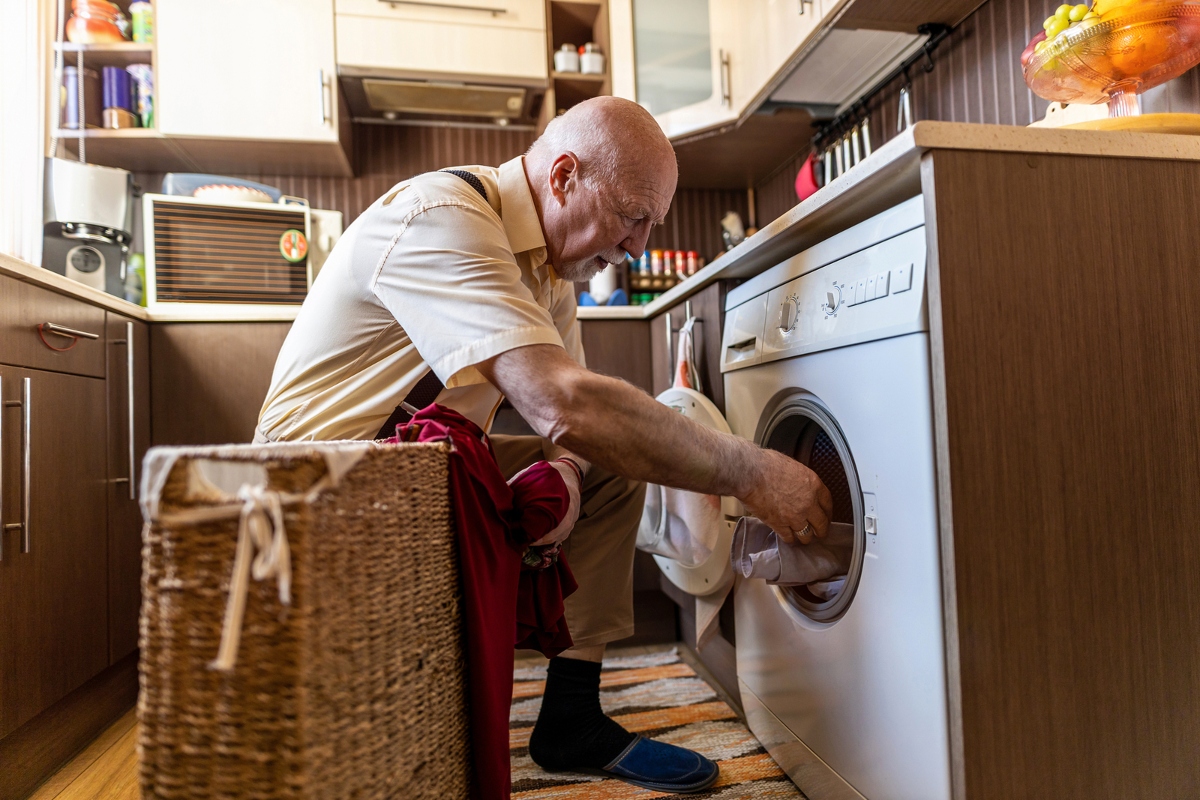 How Do You Make Housekeeping Easier For Your Dad?