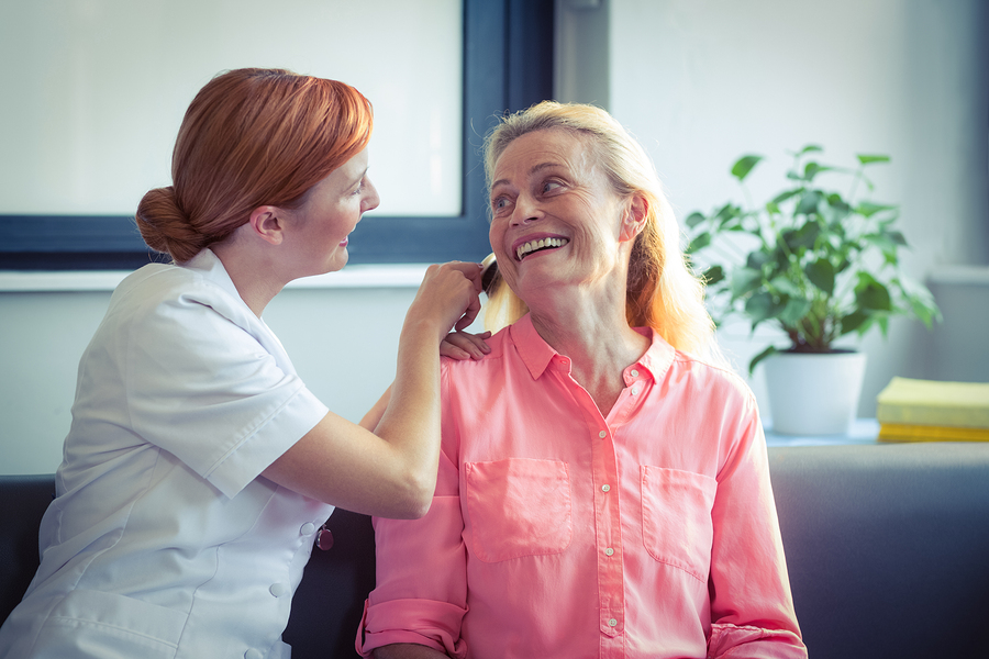 How Does 24-hour Home Care Help Seniors with Dementia Feel Grounded?