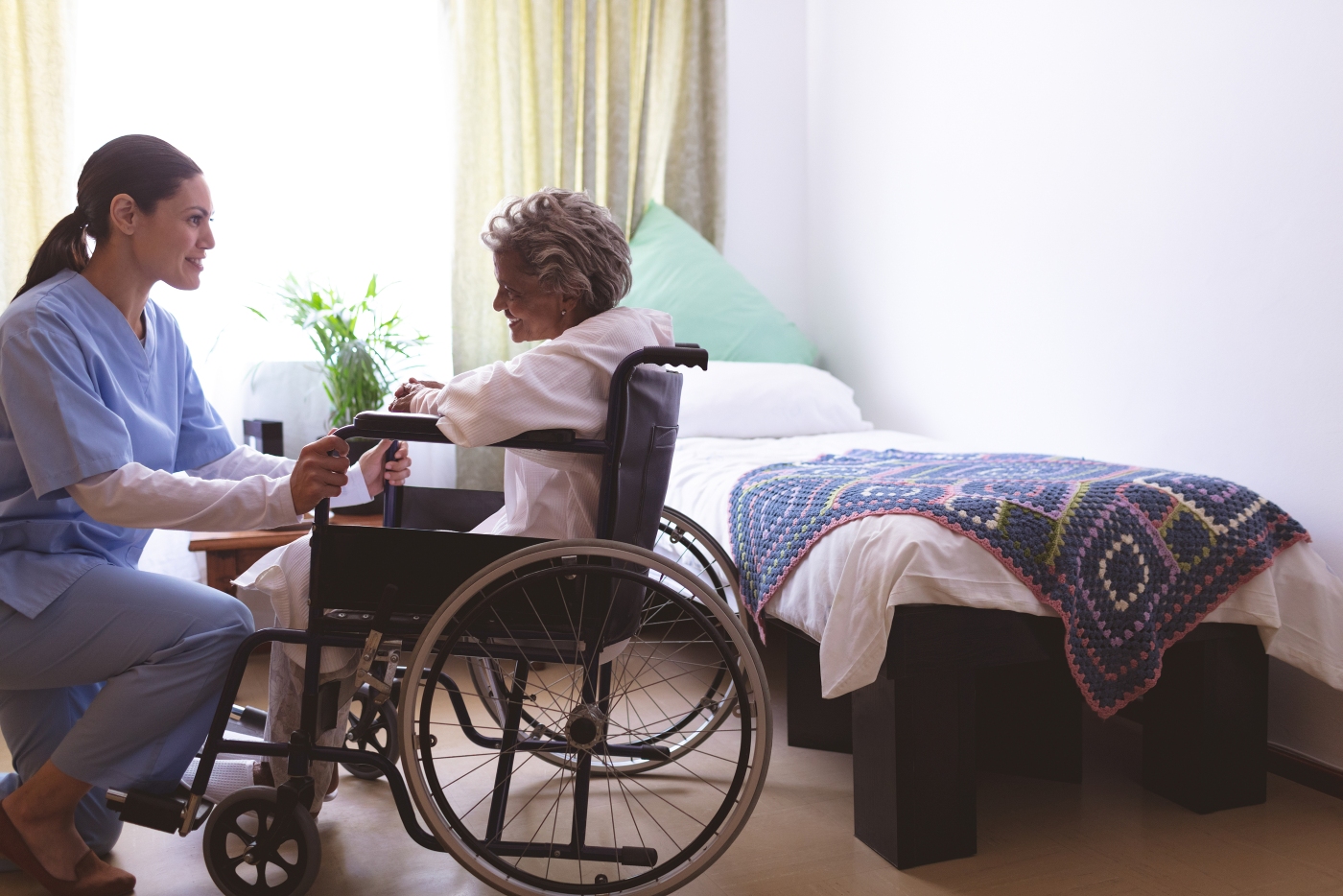 How to Help Seniors Who Can’t Leave Home Much